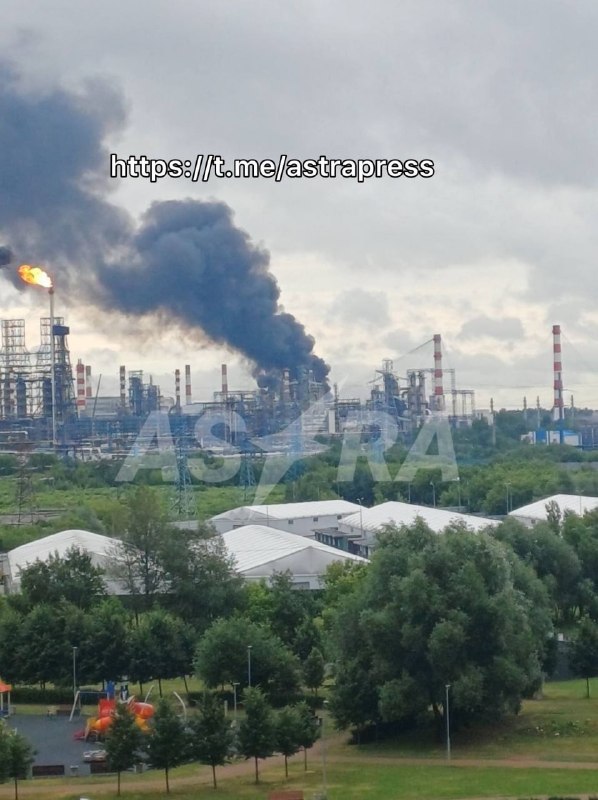 Украинский дрон поразил московский НПЗ в Капотне: завод приостановил работу