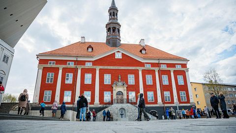 Should Narva's local government be dissolved? Lessons from Italy and Latvia