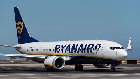 Ryanair naerib reisijate päikeseprillide üle lennukis