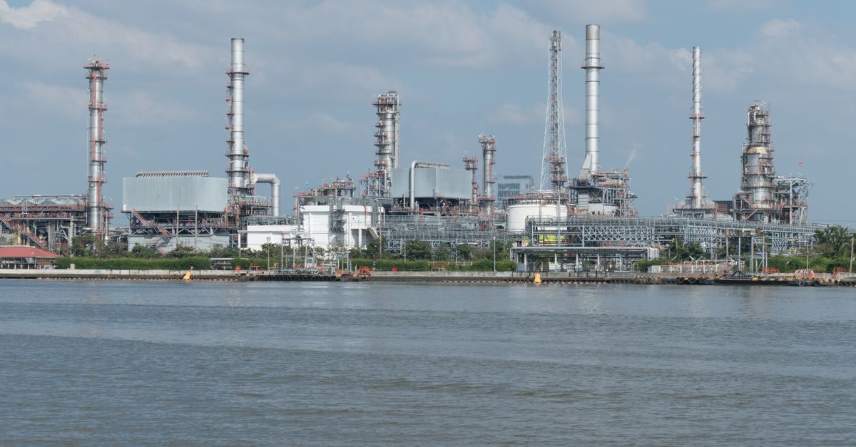 Украина атаковала нефтяной порт Приморск в России
