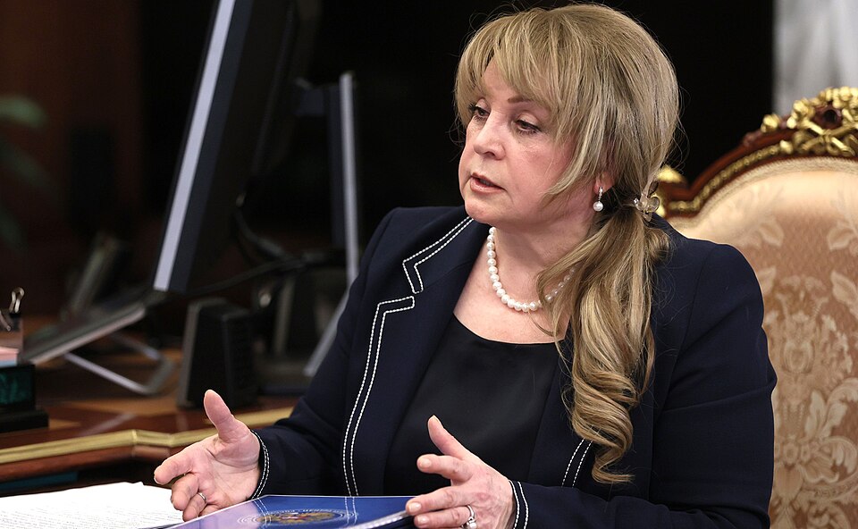 Moskva ametnik Ella Pamfilova väidab ekslikult, et paljud demokraatiad keelavad välismaal hääletamise