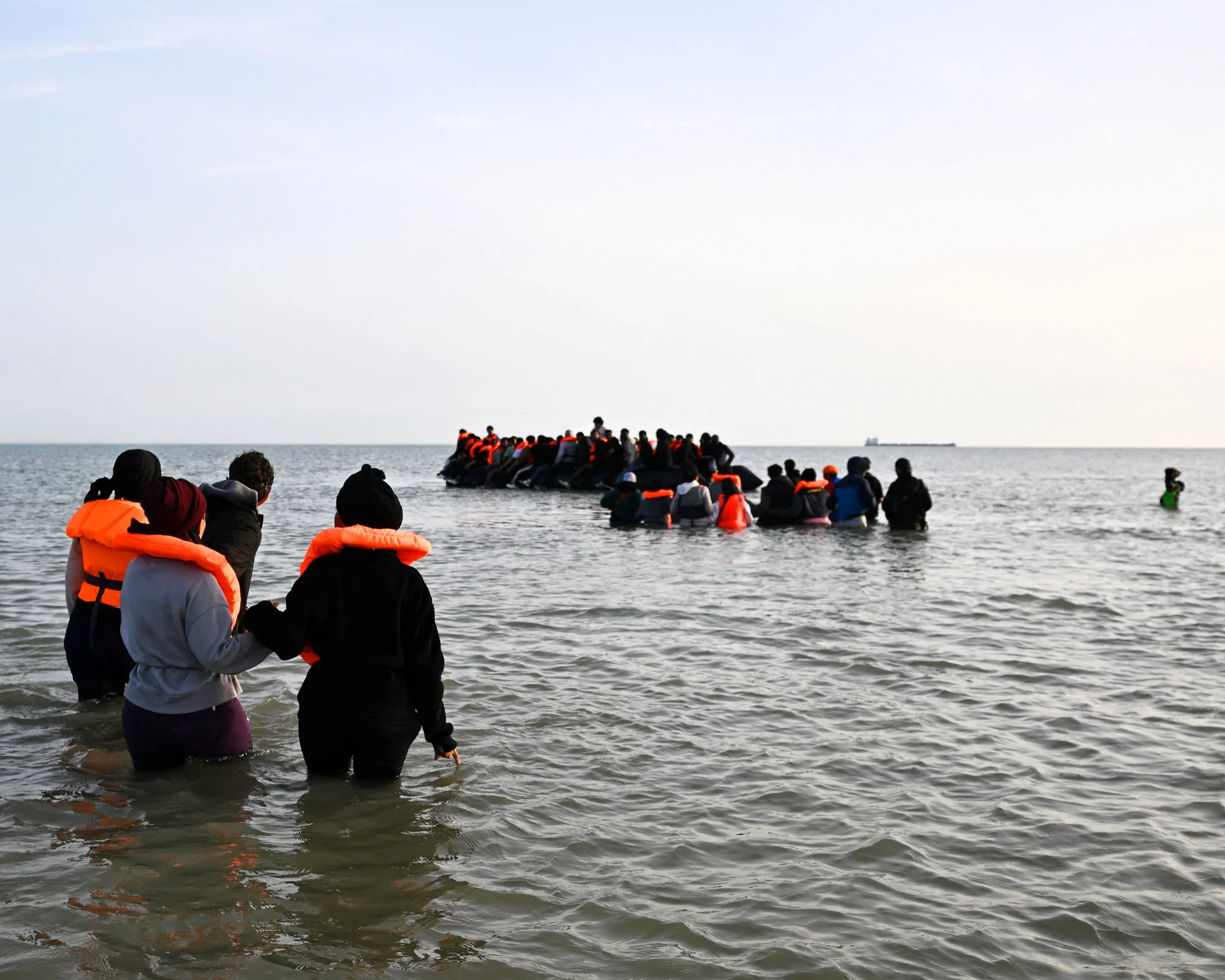 Prantsuse politseid süüdistatakse vägivallas migrantide tõkestamisel La Manche'i rannikul