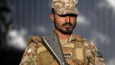 Pakistan saatis Saudi Araabiale 8000 sõdurit ja sõjalisi vahendeid