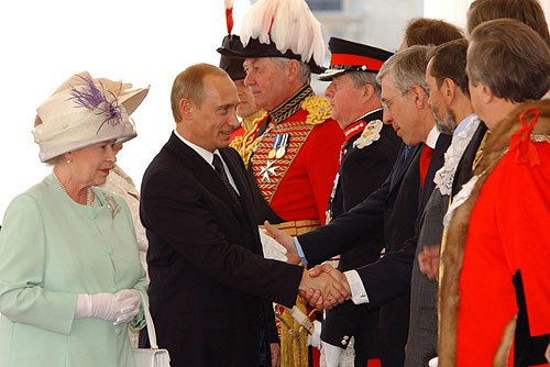 Kuninganna Elizabeth II andis Meghanile etikettitunde enne pulmi