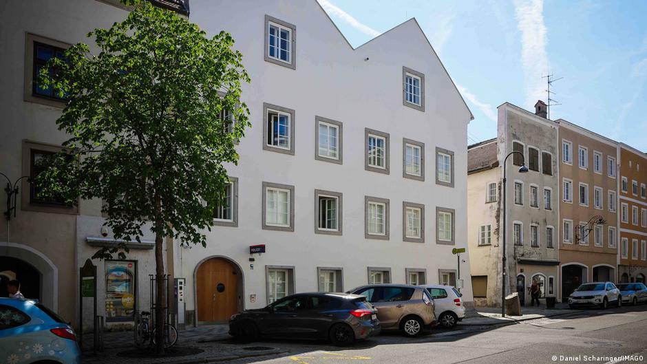 Braunau am Innis avati politseijaoskond Adolf Hitleri sünnimajas