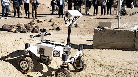 Новый марсоход NASA ERNEST преодолел 25 км в ходе испытаний в калифорнийской пустыне
