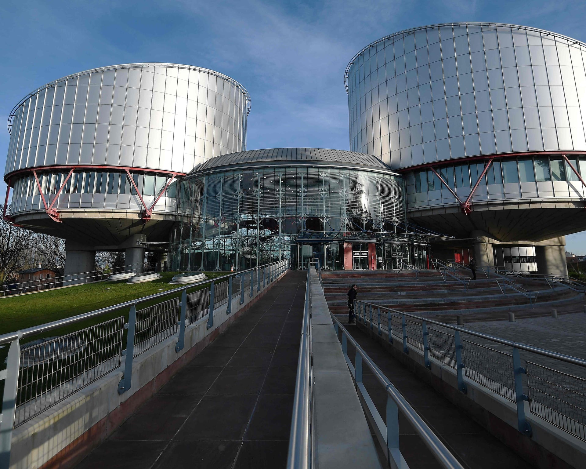 Euroopa inimõiguste kohus mõistis Itaalialt välja hüvitise naisele, kelle vägistamisväited "normaalseks" kuulutati