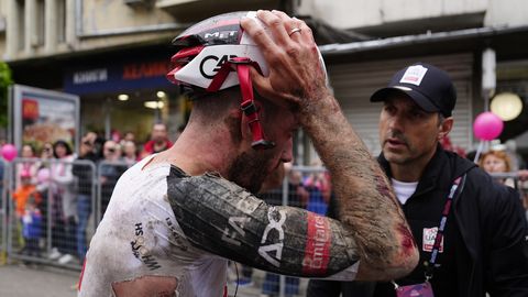 Giro d'Italia algusest kriitika: kukkumised ja kiirabi väljumised