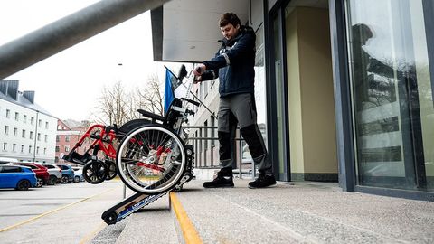 Tallinn pakub liikumisraskustega inimestele trepironiaid