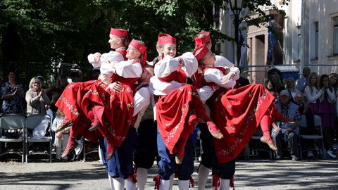 Maaülikooli rahvatantsuansambel tähistab 75. aasta juubelit