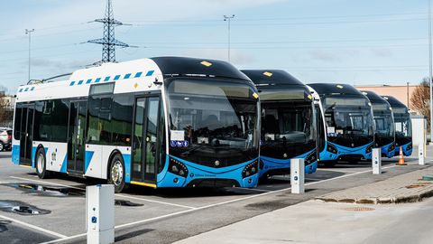 Tallinn esitles uusi trollibusse Vabaduse väljakul