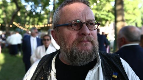 Singer Vingeri solist Hardi Volmer meenutab trummarit Rein Joasooti