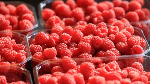 Pärnu turul hinnad kasvavad: värske kaup maksab kuni 30 eurot kilo