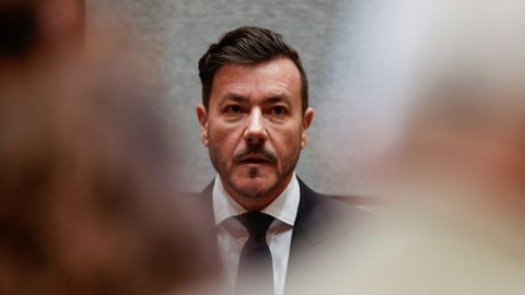 Miljardäri unistuste loss pannakse võlgade tõttu müüki