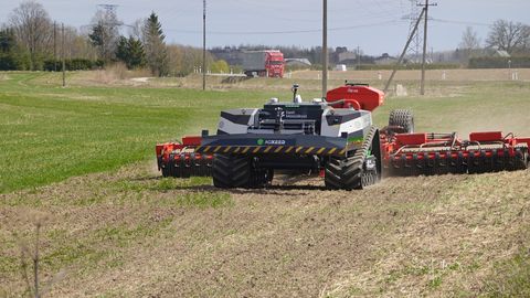 Järvamaal tutvustati 350 000 euroga põllurobodit