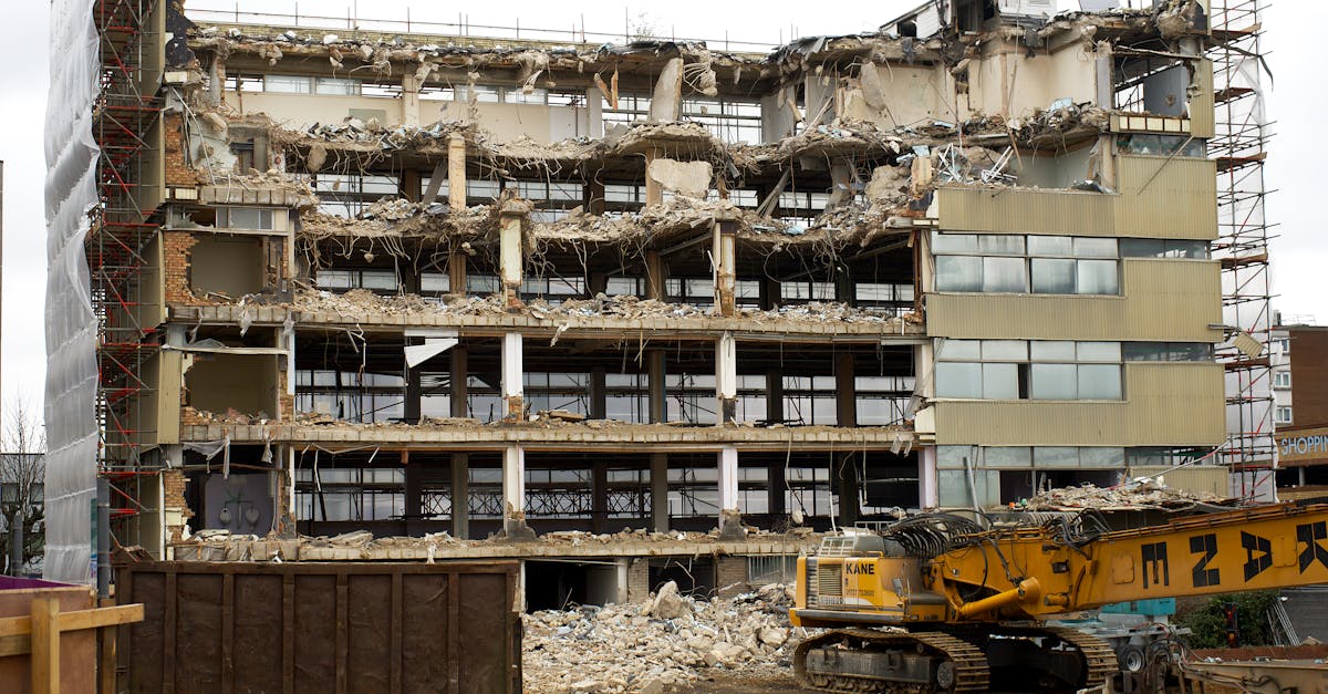 Нарва готовится снести заброшенное здание на улице Калда