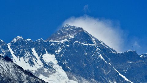 Nepal andis Everesti ronimiseks rekordarvu lubasid