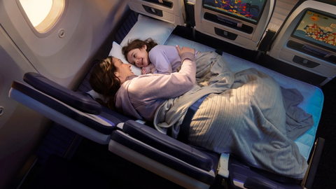 United Airlines toob turistiklassi magamisvõimaluse