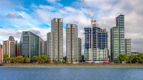 Londoni korterites suri mees kukkunud aknast, arhitektuuribüroo Foster + Partners kohtule
