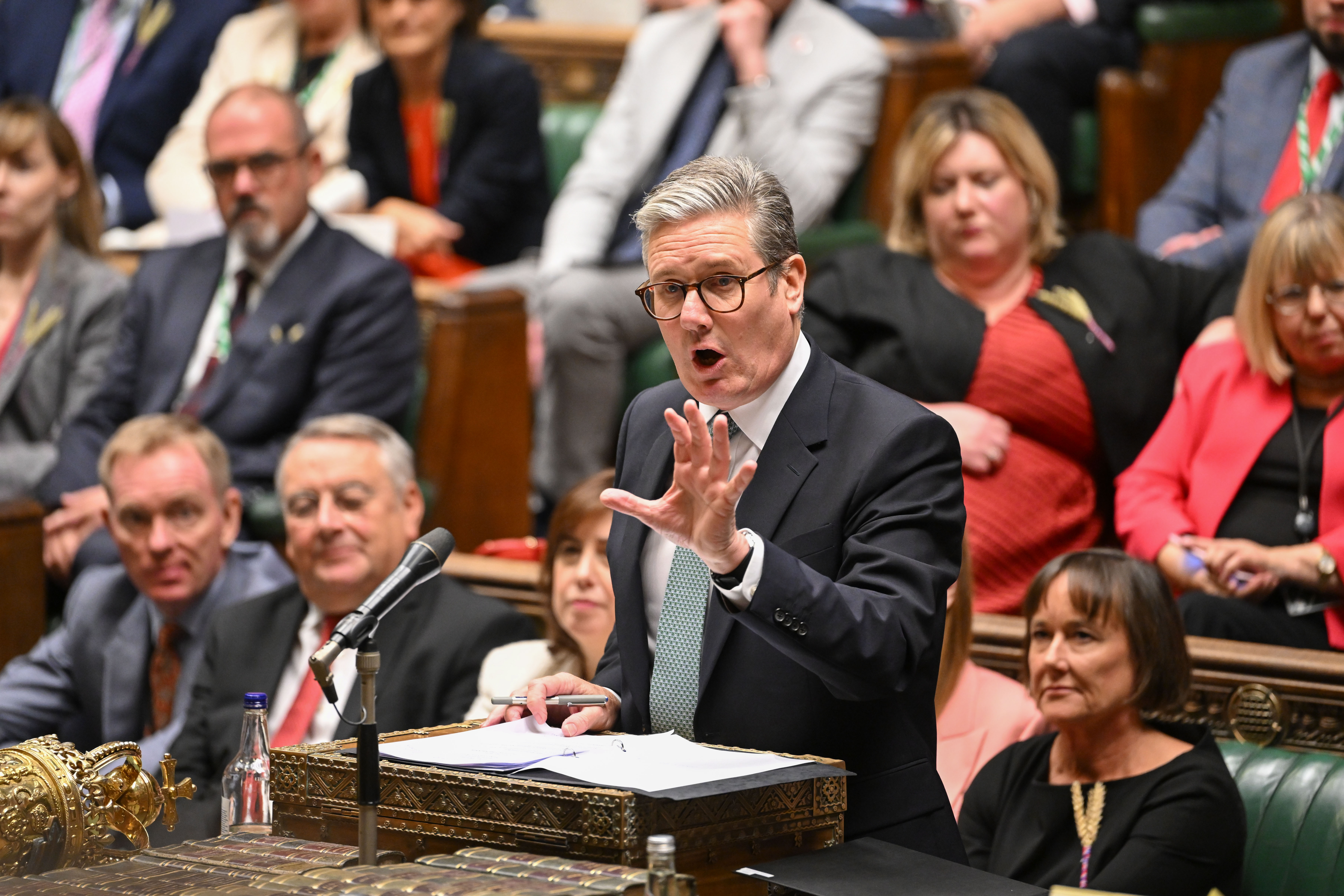 Briti peaminister Starmer suudab juhipositsiooni kaitsta, leiab peaprokurör