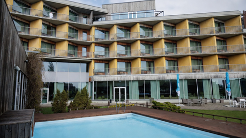 Saaremaa hotell pettis külalist: 342 eurot diivani asemel põrandalt magamiseks