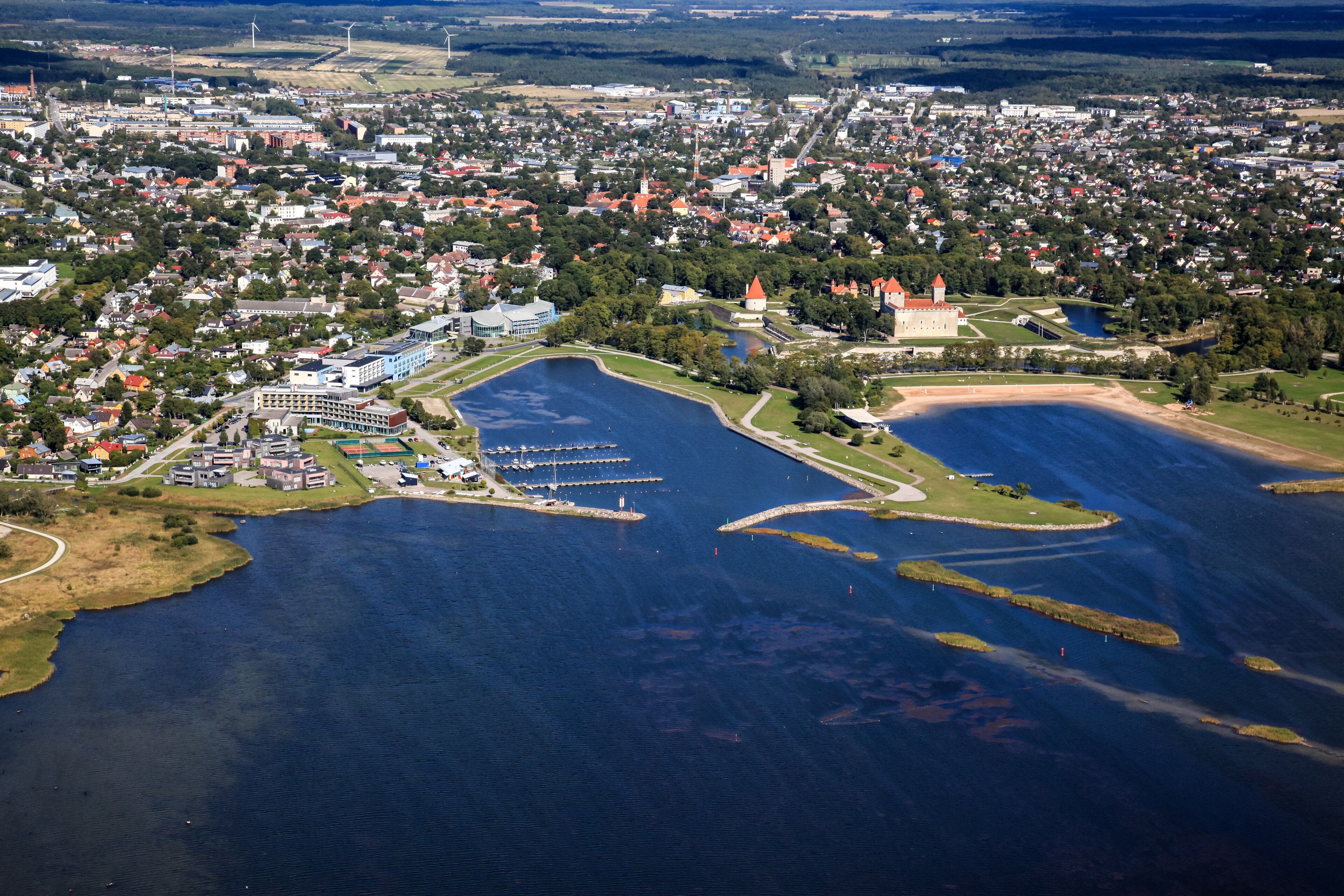 Wagneri 'Reini kuld' tõi Kuressaare lavale 40 tonni vett