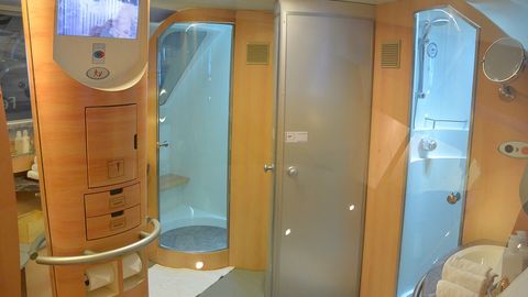 Emirates tutvustab privaatset WCd lennukites