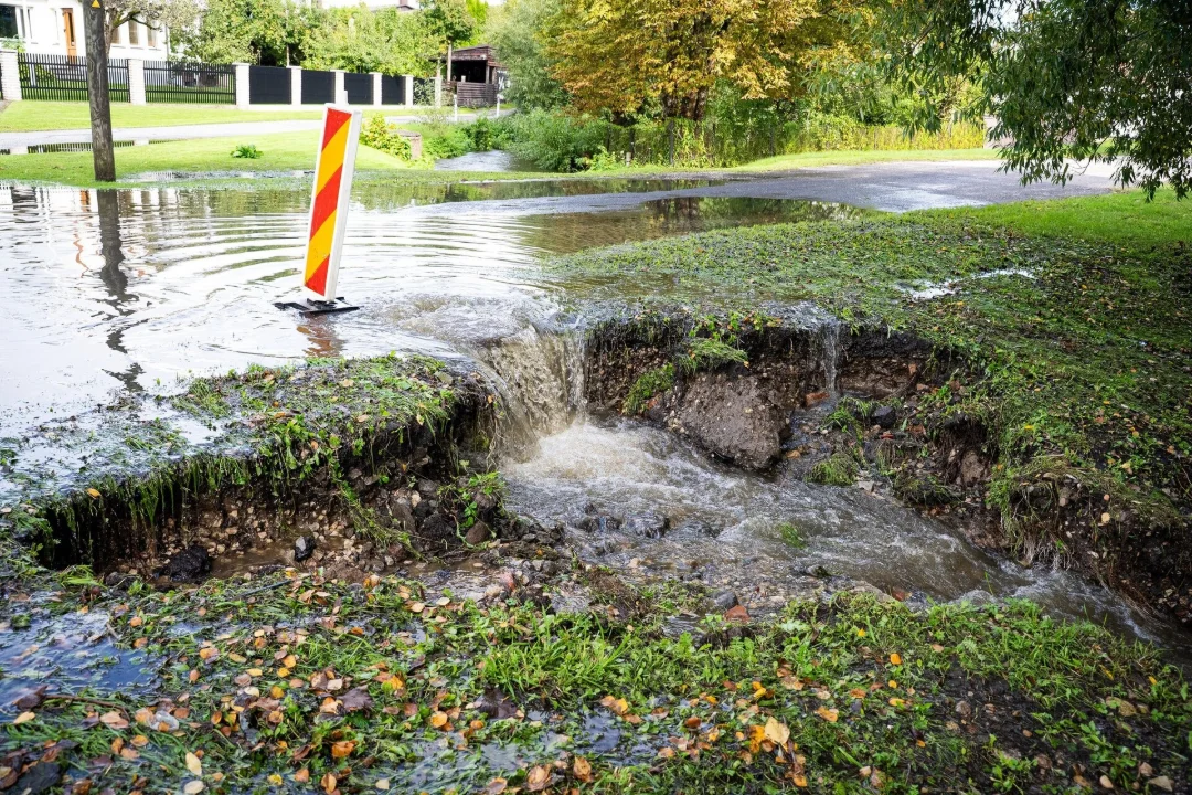 Pärnu lahes tõuseb veetase kriitilise piiri lähedale, rannikul möllavad tuulepuhangud