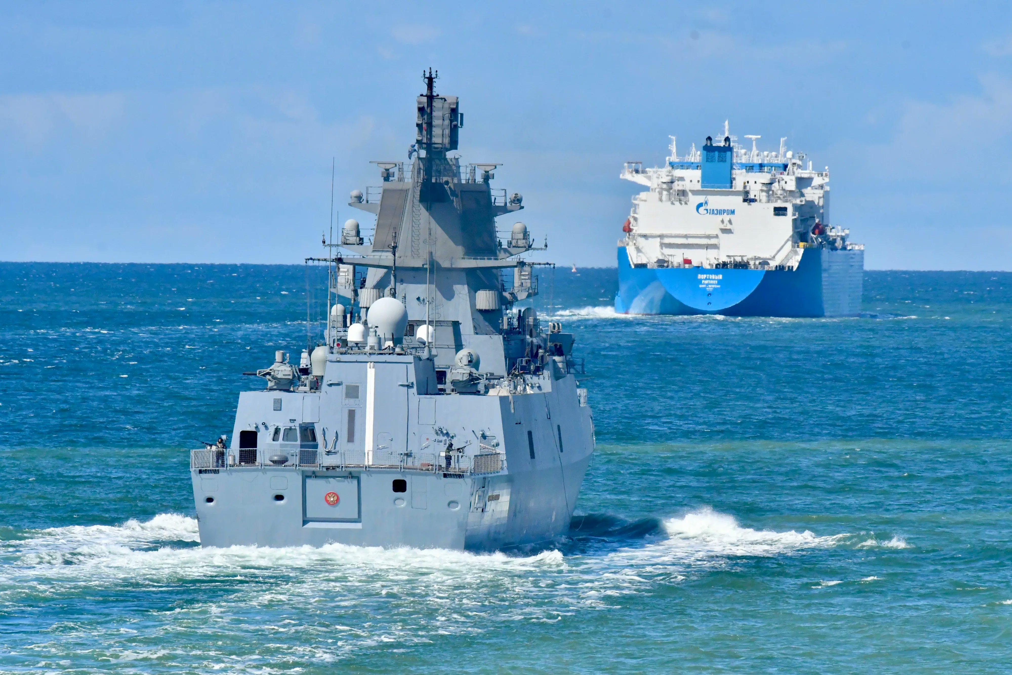 Vene fregatt «Admiral Kasatonov» saatmas gaasitankerit Saksa ranniku lähistel Läänemerel