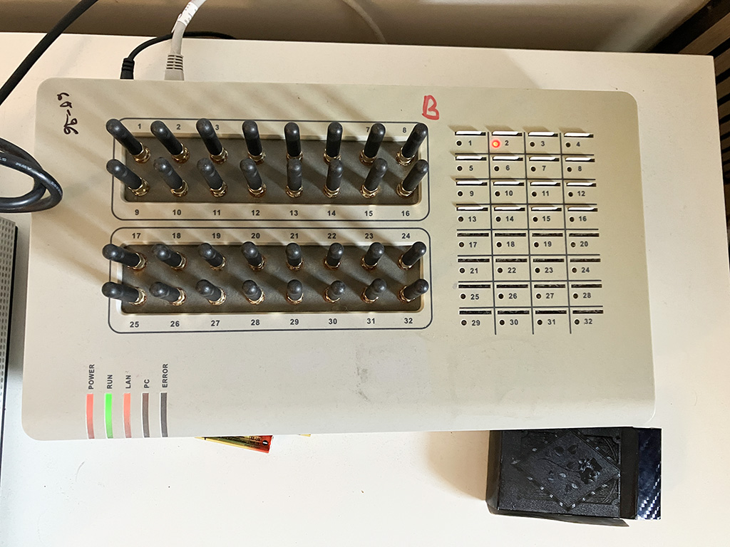 Paides tabati kaks meest, keda kahtlustatakse ulatuslikus telefonikelmuses