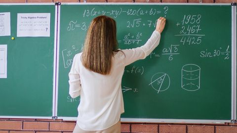Британская учительница исключена из профессионального реестра за сокрытие отношений с осуждённым
