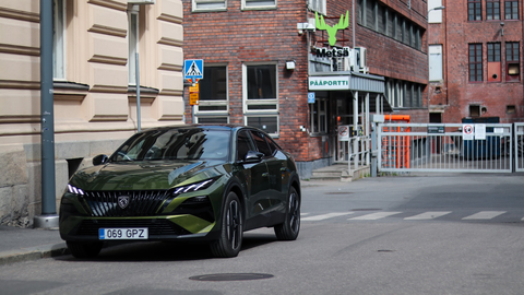 Peugeot 408 Hybrid: Dazzling Design, but Half a Year Out of Service