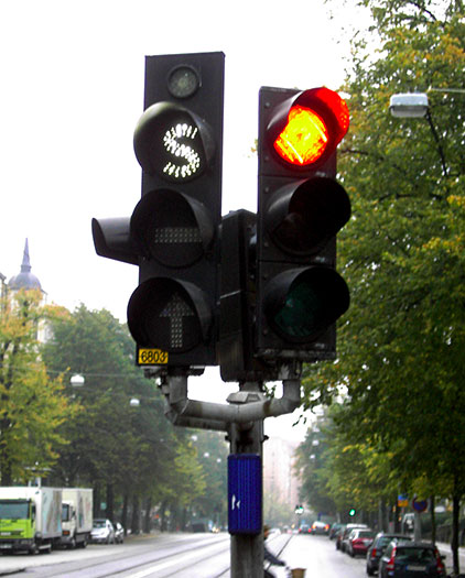 Uuring: Tallinnas eirab 86% juhtidest kollast foorituld