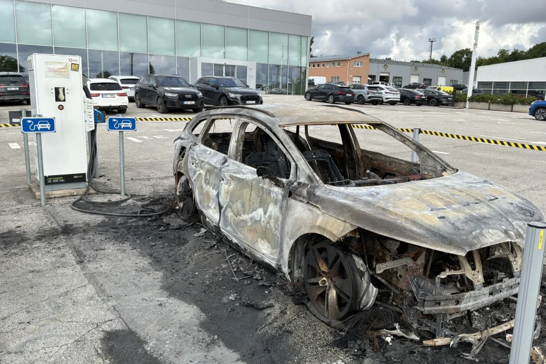 Tartus süttis laadimise ajal Škoda Enyaq elektriauto