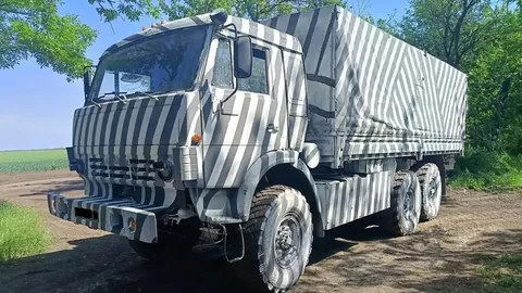 Russia covers military vehicles with disruptive pattern to deceive Ukrainian AI drones