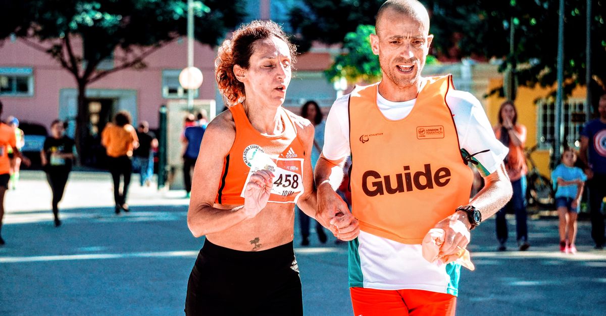 Kaks isa jooksid Londoni maratonit oma tütarde mälestuseks