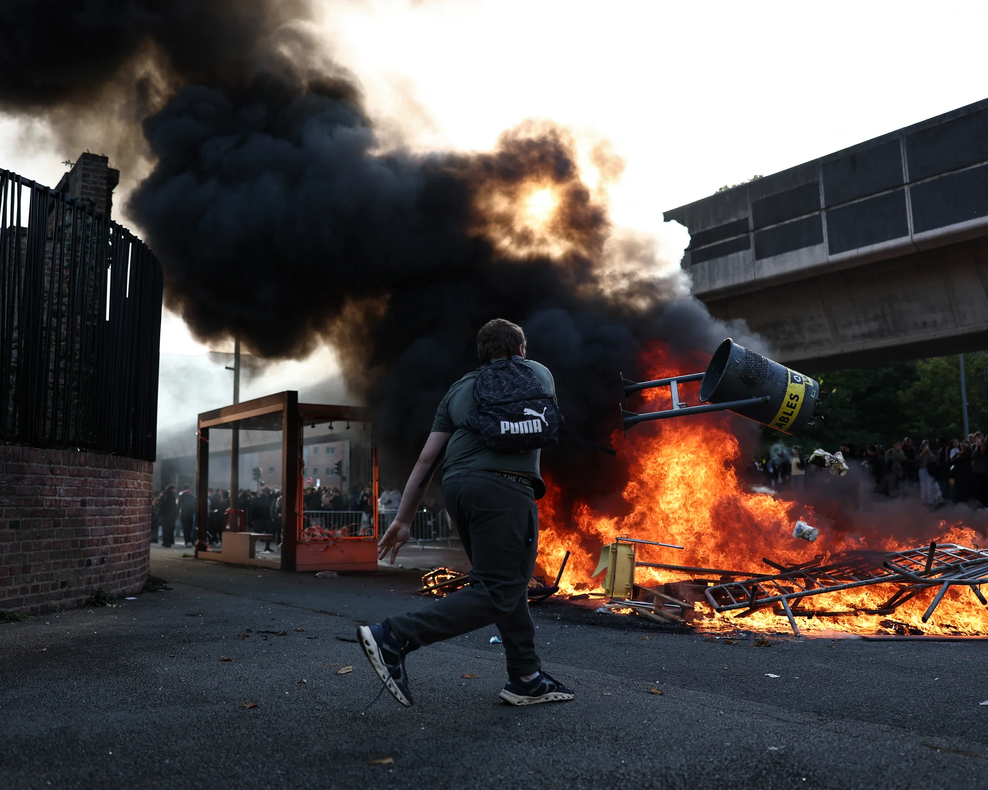 Prantsusmaal suleti pärast vägivaldseid õpilasproteste 400 kooli