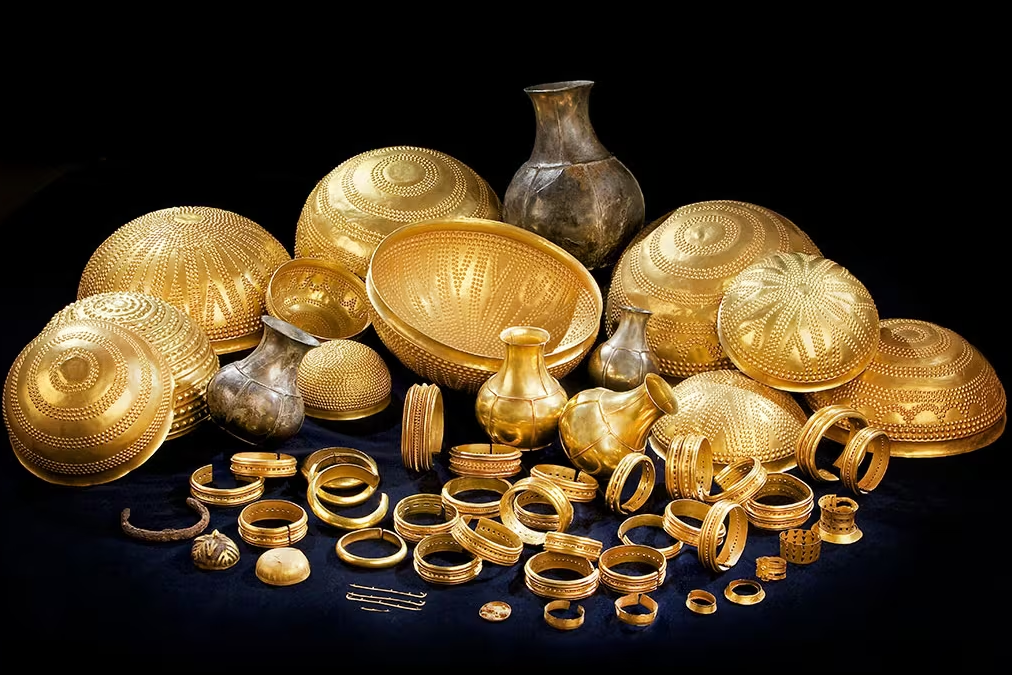 Hispaanias Villenas varastati muuseumist 3000 aasta vanuseid kuldesemeid