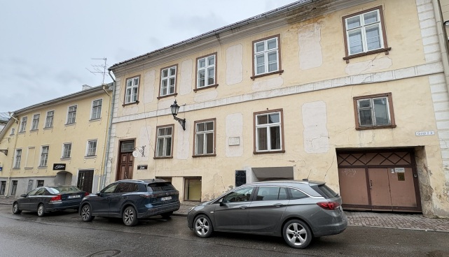 Tartu paneb Gildi tänaval müüki ajaloolised keldriäripinnad