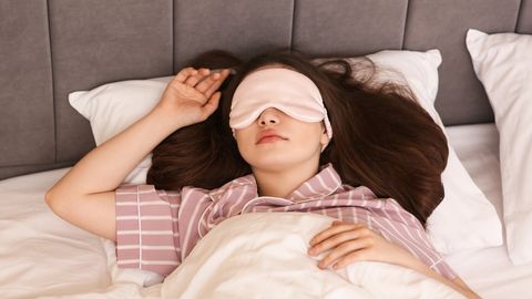 Õige magamisasend võib parandada und ja vähendada kõrvetisi