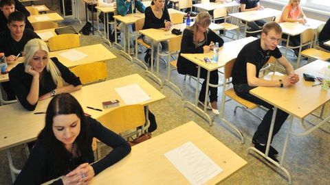 12 000 noort astuvad teisipäeval põhikooli eesti keele eksamile