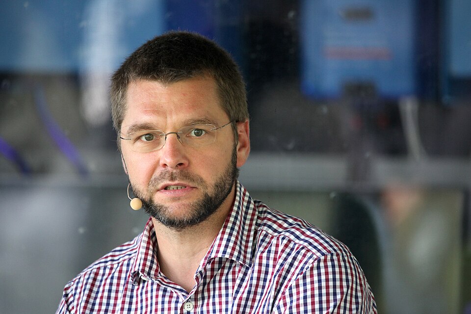 Jevgeni Ossinovski hoiatab: Lasnamäe ujulaprojekt võib kujuneda uueks Porto Francoks