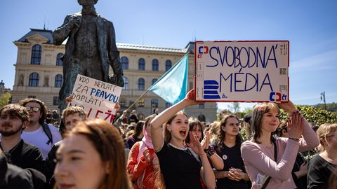 Tšehhi ajakirjanikud ähvardavad streigiga meedia autonoomia kaitseks