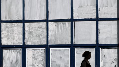 France's heat wave trend: windows painted with chalk are emptying shop shelves