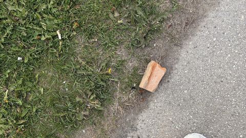 Tartu tänaval rünnatas koolipoiss kiviga möödujat