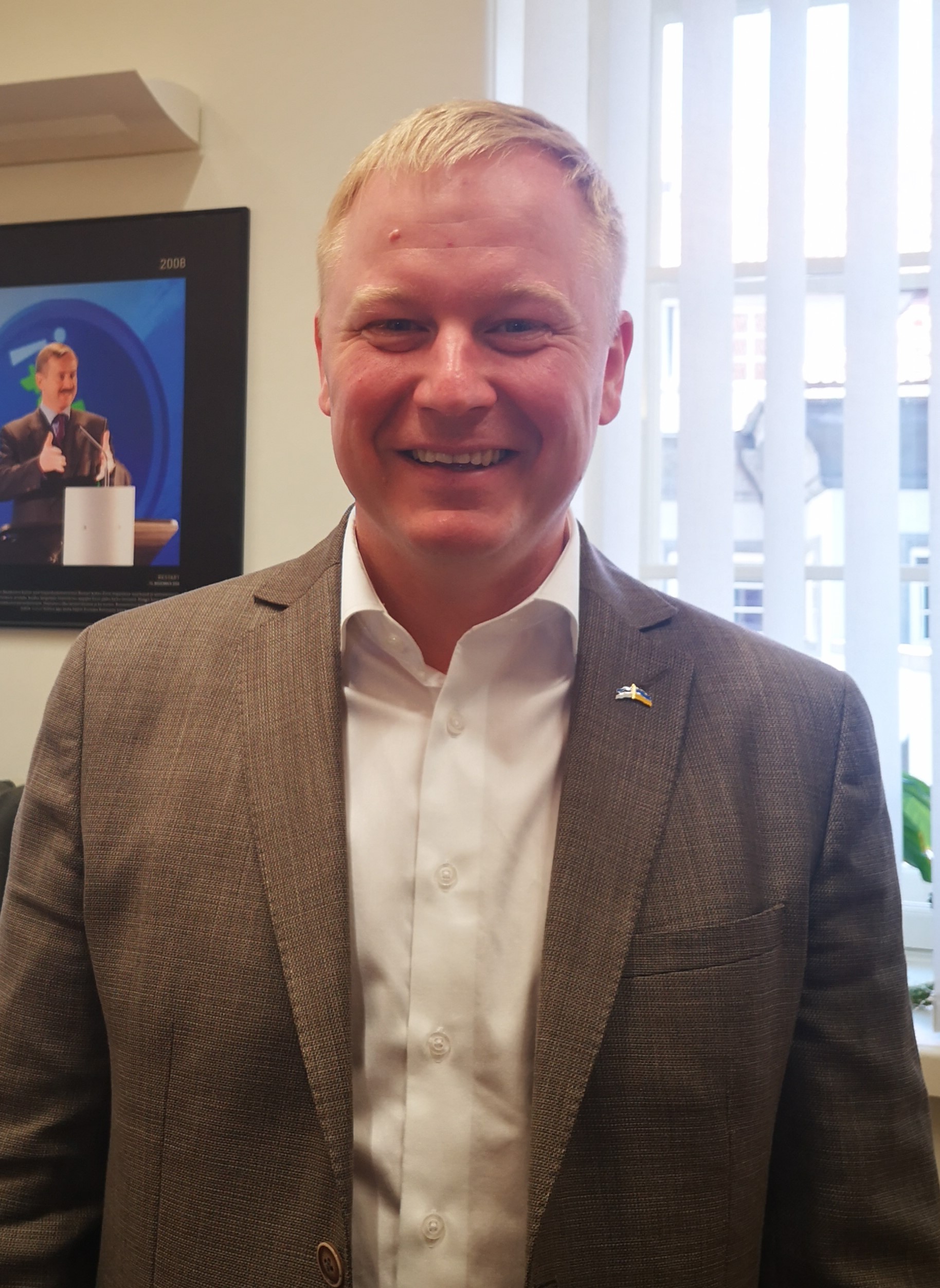 Tallinnas: Mart Võrklaev toetab presidendivalimistel Ülle Madiset