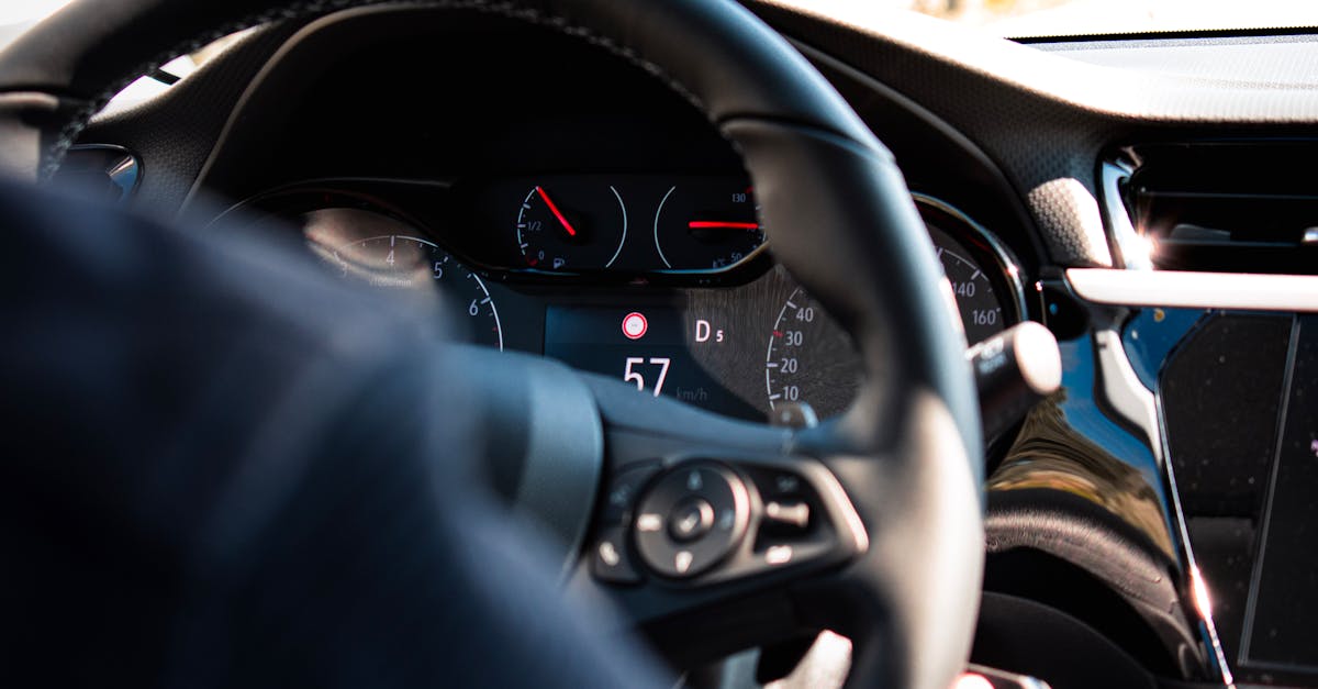 Google toob Gemini AI-assistendi miljonitesse autodesse