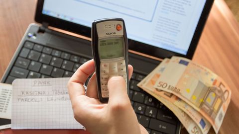Prokuratuur: telefonikelmide võrgu juht vabastab 8,5 miljoni euroga