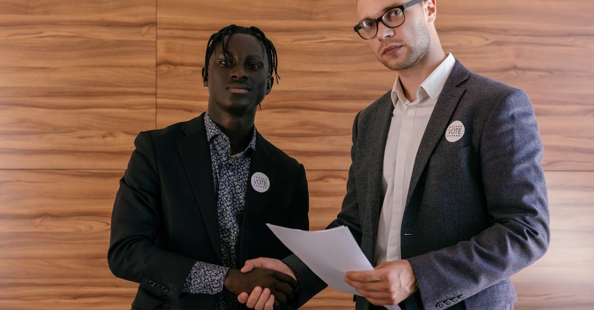 Ühendkuningriigi peaminister Starmer toetab Burnhami valimiskampaaniat