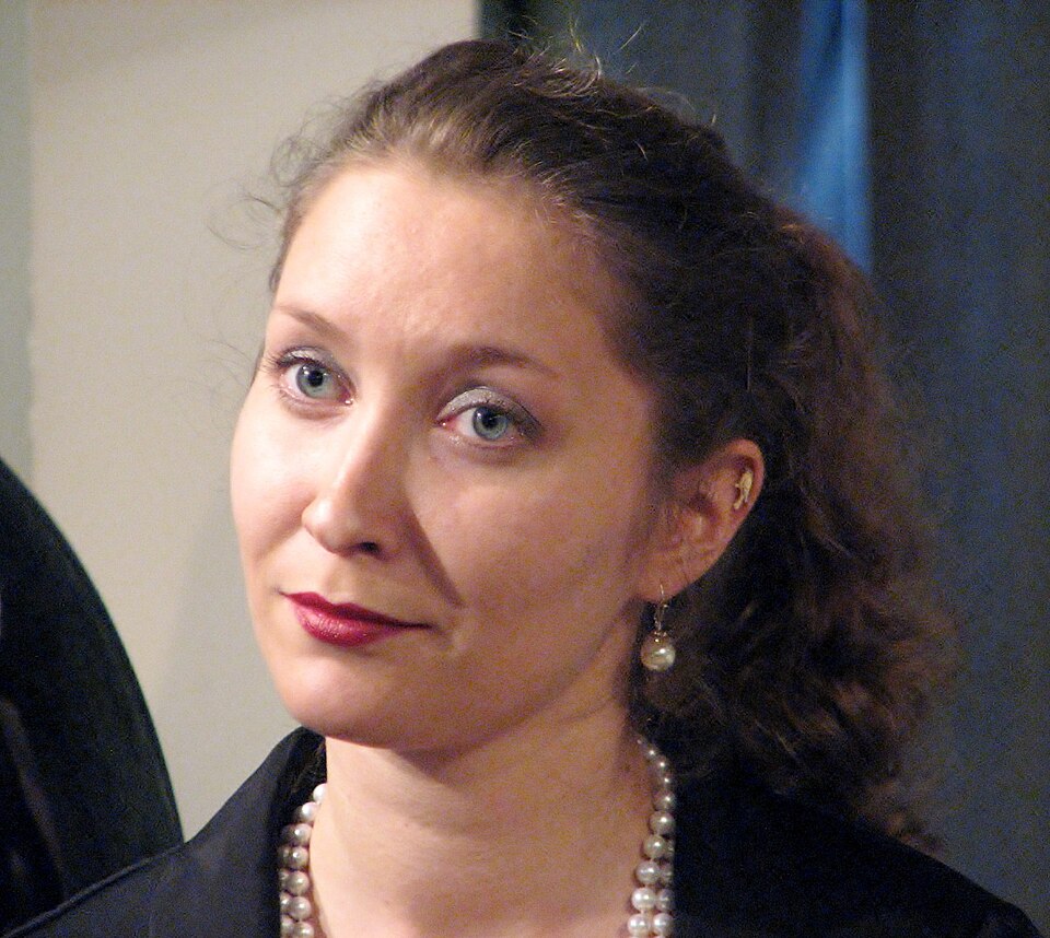 Poetess Eda Ahi: kirjanduse ja diplomaatia koostoimes
